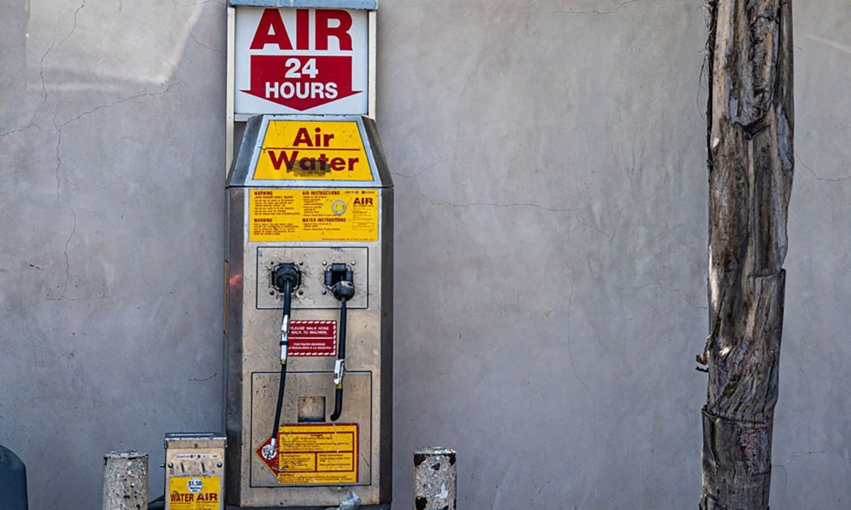 Coin-operated gas station air and water machine