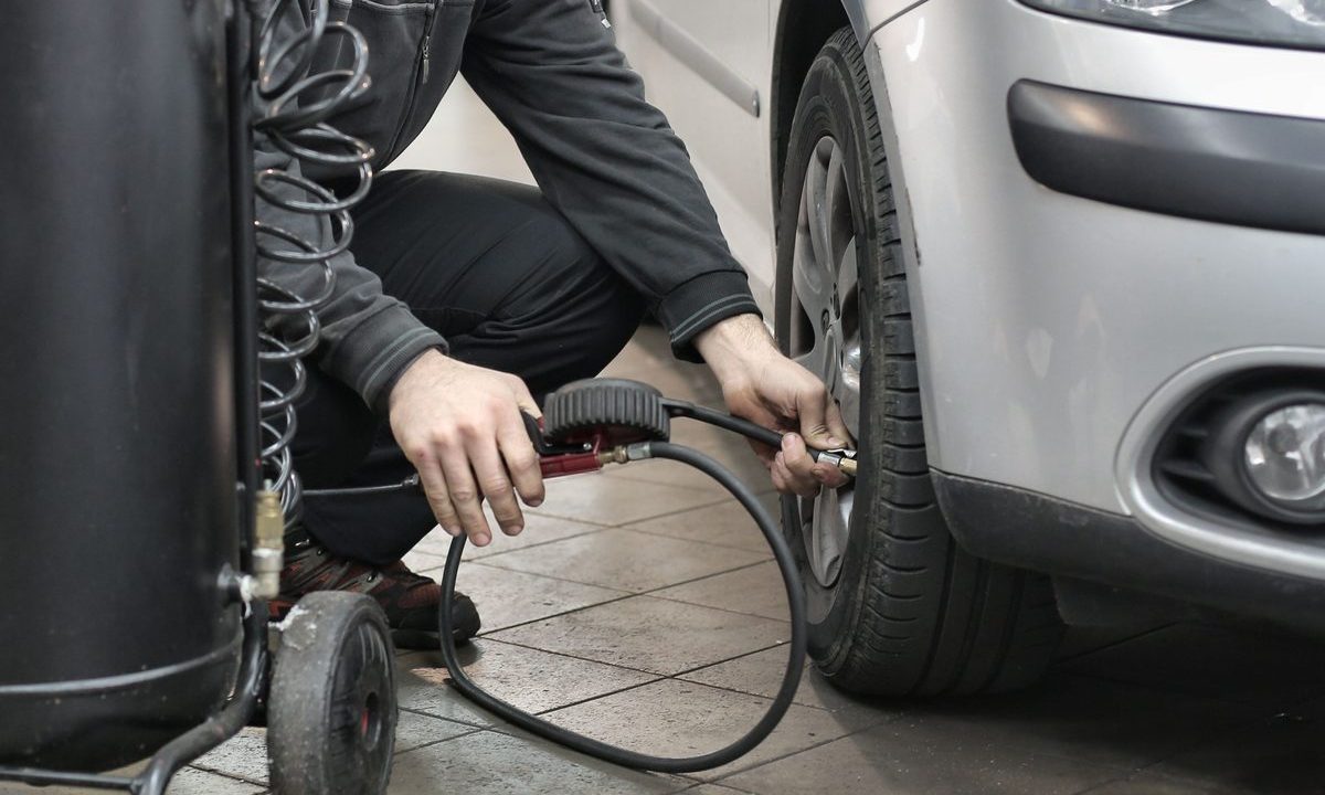 How to Choose a Tire Inflator (Car, Truck, SUV, Bike)