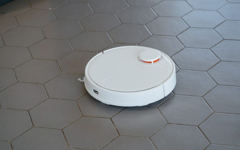 How to Maintain a Robot Vacuum So It Keeps Strong Suction