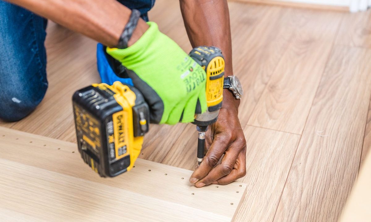 How to Use a Cordless Drill (Drilling and Driving for Beginners)